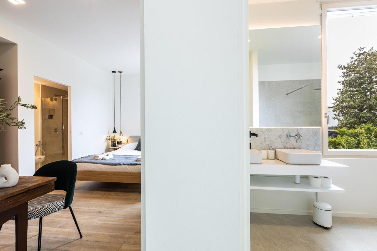 *villa Olivo*with Private Terrace & Jacuzzi + 3bedrooms * Milan