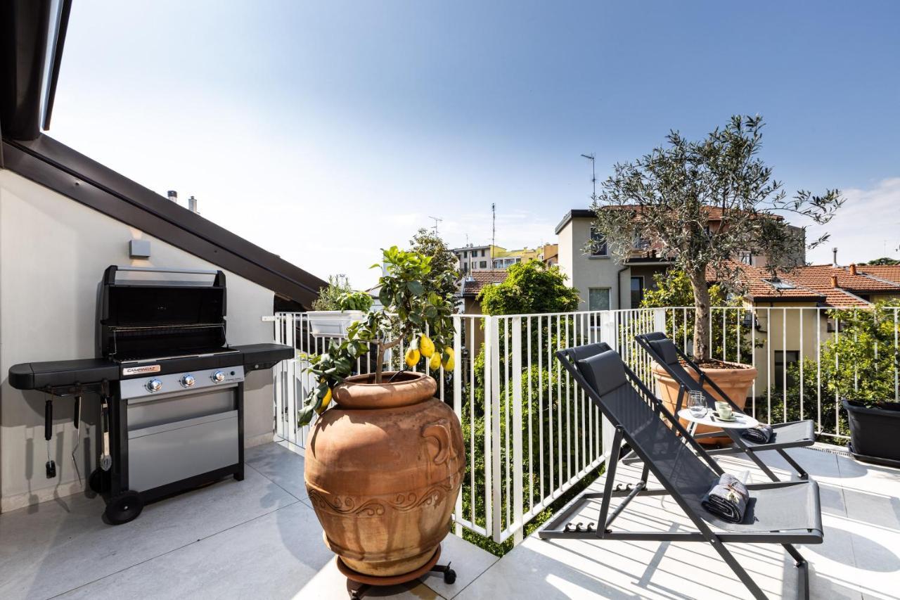Ferienhaus *villa Olivo*with Private Terrace & Jacuzzi + 3bedrooms Mailand