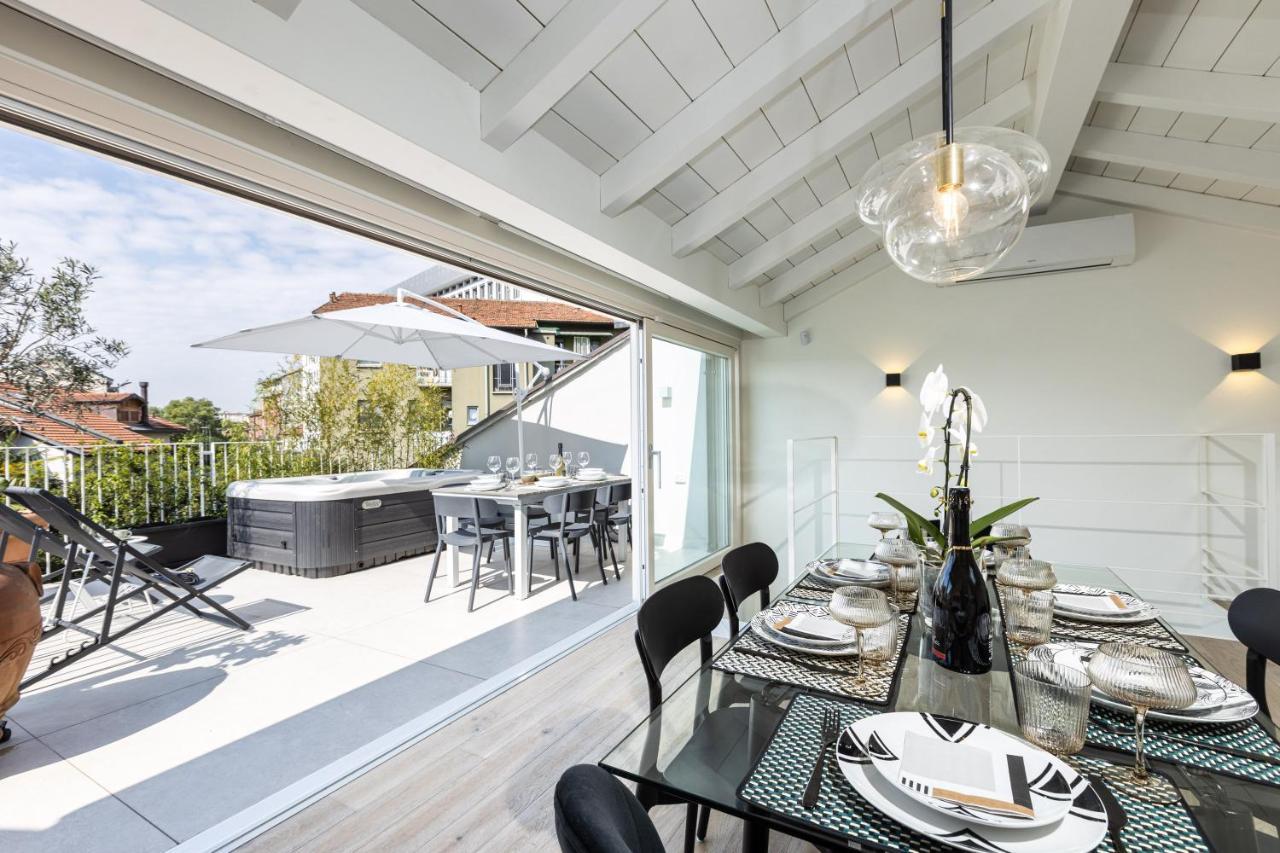 *villa Olivo*with Private Terrace & Jacuzzi + 3bedrooms Ferienhaus Mailand