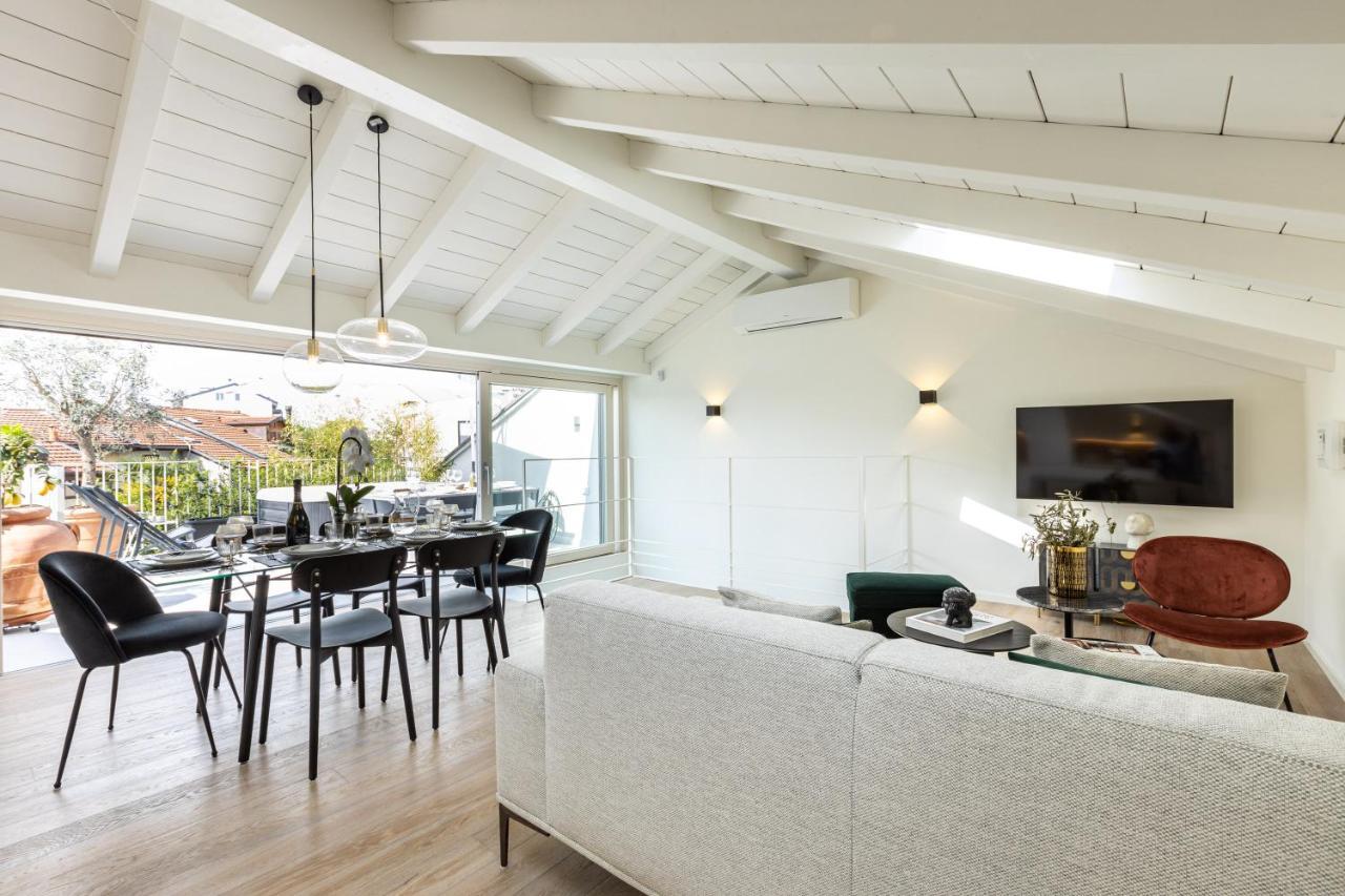 Ferienhaus *villa Olivo*with Private Terrace & Jacuzzi + 3bedrooms Mailand